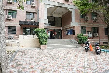 國立政治大學莊敬九舍外觀